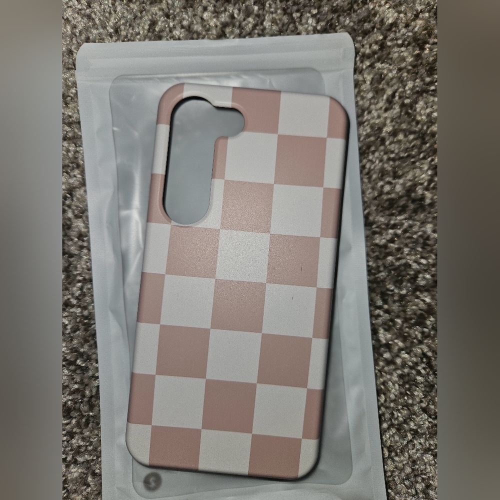 Casley Checkered Phone Case - Beige and White - Samsung Galaxy S23